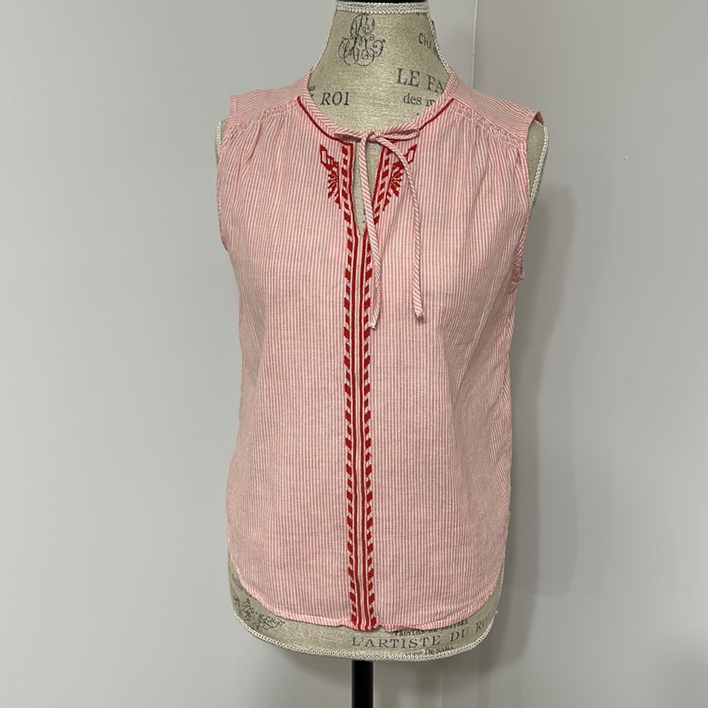 Banana Republic Small Women’s tank/blouse w embroidered front. Burnt red details